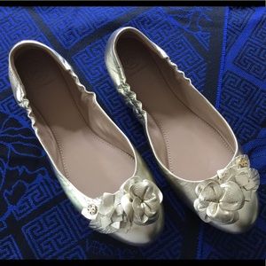 NWT TORY BURCH GOLD FLATS